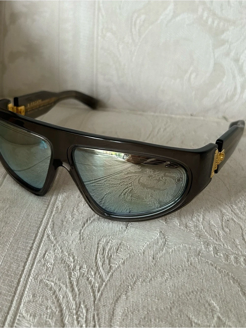 $900 🔥current season! Balmain B-Escape sunglasses mirrored